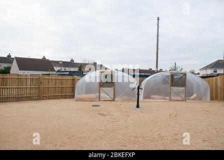 Moderne Dorfterrassen Reihenhaus Grand Designs Kevin McCloud Triangle Howse Garden, Swindon, Wiltshire SN21FP von Glenn Howells Luke Engleback Stockfoto