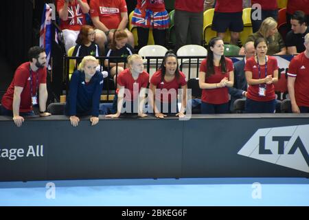 Team GB jubelt Johanna Konta in ihrem Fed-Cup-Spiel gegen Kasachstan am 21. April 2019 in der Copper Box Arena, London, England, Großbritannien, an Stockfoto