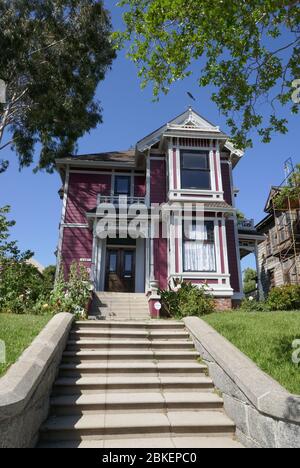 Los Angeles, Kalifornien, USA 3. Mai 2020 EIN allgemeiner Blick auf die Atmosphäre des Charmed House in der Carroll Avenue 1329 am 3. Mai 2020 in Los Angeles, Kalifornien, USA. Foto von Barry King/Alamy Stock Photo Stockfoto
