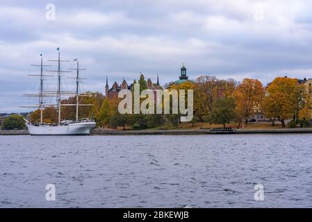 Stockholm, Schweden. AF Chapman, früher Dunboyne, volltakiertes Stahlschiff, das am westlichen Ufer der kleinen Insel Skeppsholmen festgemacht ist. Stockfoto