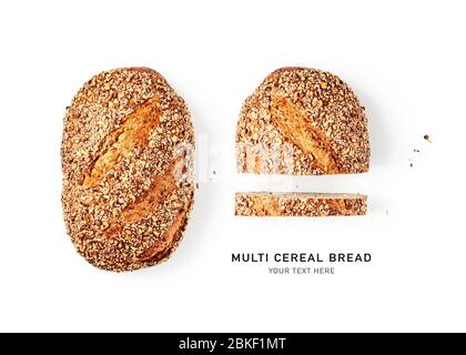 Frisches Brot kreative Layout isoliert auf weißem Hintergrund. Roggenbrot in Scheiben geschnitten mit verschiedenen Samen Anordnung. Gesunde Ernährung und Ernährung CO Stockfoto