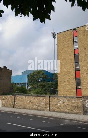 Ellerslie Road Stand Blue Stadium 1960s 1970s Architecture Stahlbau QPR FC Loftus Road South Africa Road, Shepherd's Bush, London W12 Stockfoto