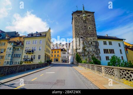 Der Schwarze Turm in der historischen Altstadt von Brugg, Kanton Aargau, Schweiz. Stockfoto