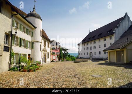 Museumsgebäude Stadtmuseum und Salzhaus von untere Hofstatt in Brugg, Schweiz. Stockfoto