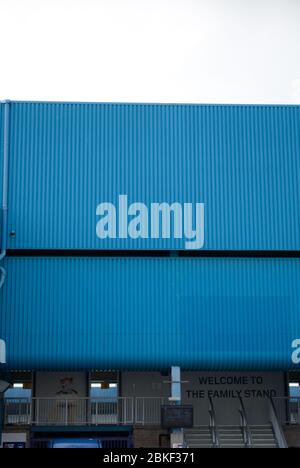 Blue Stadium 1960s 1970s Architecture Stahlbau QPR FC Loftus Road South Africa Road Stand, Shepherd's Bush, London W12 Stockfoto