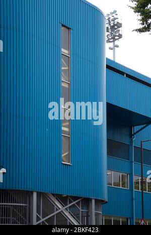 Blue Stadium 1960s 1970s Architecture Stahlbau QPR FC Loftus Road South Africa Road Stand, Shepherd's Bush, London W12 Stockfoto