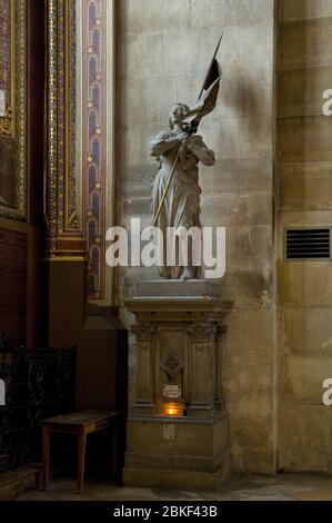 Statue der Jeanne d'Arc in der Kirche Saint Eustache, Paris, Frankreich Stockfoto