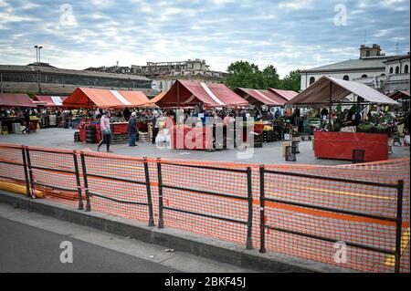 Turin, Italien. Mai 2020. Turin. Porta Palazzo Marktwiedereröffnung Phase in einem Notfall Covid-19. Im Bild: Quelle: Independent Photo Agency/Alamy Live News Stockfoto