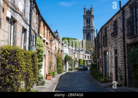 St Stephen's Church Tower von der Circus Lane in Stockbridge, Edinburgh, Schottland, Großbritannien Stockfoto