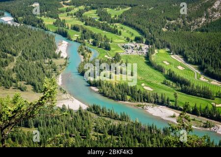 Luftaufnahme des Bow Riverbound des Banff Golfplatzes, Banff National Park, Alberta, Kanada Stockfoto