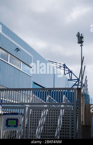Blue Stadium 1960s 1970s Architecture Stahlbau QPR FC Loftus Road South Africa Road, Shepherd's Bush, London W12 Stockfoto