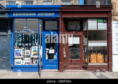 Henderson Art Shop und Goll Friseure am Rayburn Place in Stockbridge, Edinburgh, Schottland, Großbritannien Stockfoto