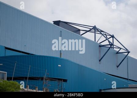 Blue Stadium 1960s 1970s Architecture Stahlbau QPR FC Loftus Road South Africa Road Stand, Shepherd's Bush, London W12 Stockfoto