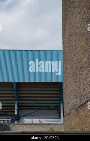 Ellerslie Road Stand Blue Stadium 1960s 1970s Architecture Stahlbau QPR FC Loftus Road South Africa Road, Shepherd's Bush, London W12 Stockfoto
