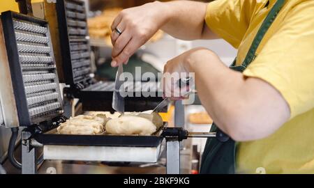 Auswahl An Traditionellen belgischen Waffeln mit Blick auf brüssel. Stockfoto