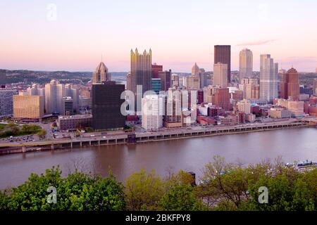Panoramablick auf die Innenstadt von Pittsburgh, Pennsylvania, USA Stockfoto
