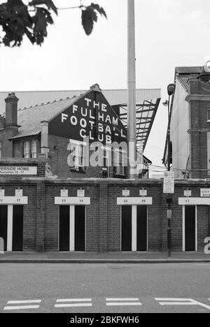 1900s Victorian Architecture Cottage Pavilion Old Football Stadium Fulham FC Craven Cottage Stevenage Rd, Fulham, London SW6 6HH von Archibald Leitch Stockfoto