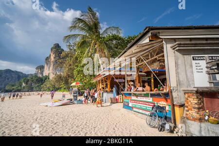 Lokaler Shop am Strand von Railay in Railay, Ao Nang, Krabi Provinz, Thailand, Südostasien, Asien Stockfoto