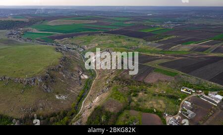 Schlucht zwischen zwei Toltres in der Nähe des Dorfes Trinca, Moldawien Stockfoto