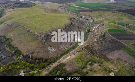 Schlucht zwischen zwei Toltres in der Nähe des Dorfes Trinca, Moldawien Stockfoto