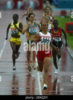 MANCHESTER - JULI 30: Kelly Holmes aus England tritt im 2002 Commonwealth Gam im 15 m langen Halbfinale der Frauen im City of Manchester Stadium an Stockfoto