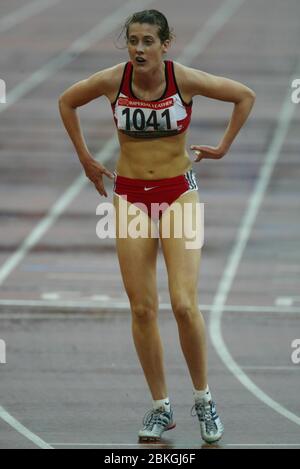 MANCHESTER - JULI 30: Natalie Lewis aus Wales tritt im 2002. Commonwealth GA im 15 m langen Halbfinale 1 der Frauen im City of Manchester Stadium an Stockfoto