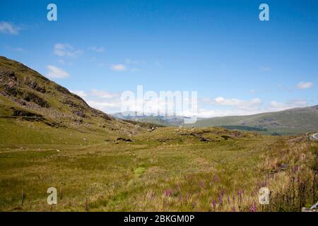 Ein Blick vom Bwlch y Gorddinan Krim Pass, der Blaenau verbindet Ffestiniog mit Betwys-y-Coed in Richtung Glyder Range Snowdonia North Wales Stockfoto