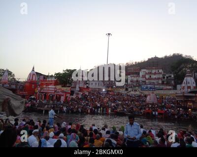 Ganga Aarti am Abend im har KI paudi haridwar Stockfoto