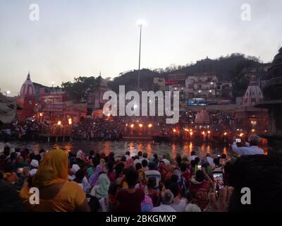 Ganga Aarti am Abend im har KI paudi haridwar Stockfoto