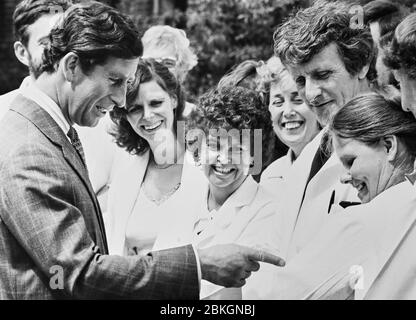 Prinz Charles bei einem Besuch im Midhurst Hospital Juni 1980 Stockfoto