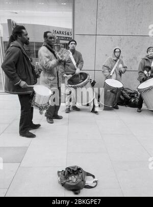 1999, Schwarz-Weiß-Straßenfotografie von Covent Garden, London Stockfoto