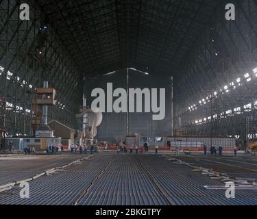 Gießen eines neuen Betonbodens im R101 Airship Hangar in Cardington, Bedford, Südostengland Stockfoto