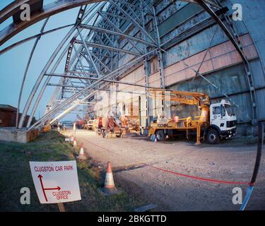 Gießen eines neuen Betonbodens im R101 Airship Hangar in Cardington, Bedford, Südostengland Stockfoto