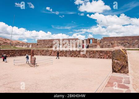 Tiwanaku, Bolivien; februar 13 2011: Kalasaya-Tempel, wichtige präkolumbianische archäologische Stätte in Tiwanaku Stockfoto