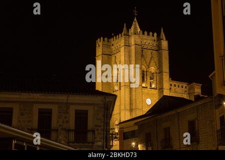 Nachtaufnahme des berühmten Avila Kathedrale, Castilla y Leon, Spanien. Stockfoto