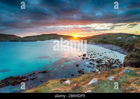 Sonnenuntergang über dem Strand von Hushinish auf der Isle of Harris in den Äußeren Hebriden von Schottland Stockfoto