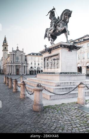 Turin, Italien. Mai 2020. Turin, Italien, April 2020: Piazza San Carlo (San Carlo Platz) während der Pandemiesperrzeit von Covid-19 (Foto: Alessandro Bosio/Pacific Press) Quelle: Pacific Press Agency/Alamy Live News Stockfoto