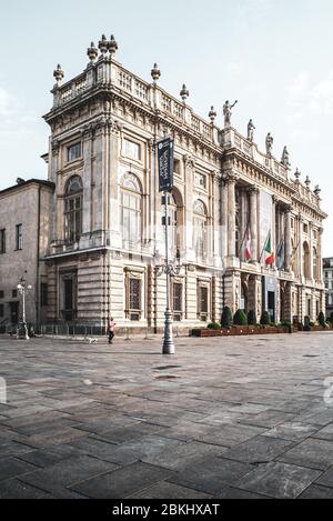 Turin, Italien. April 2020. Turin, Italien, April 2020: Die Fassade des Palazzo Madama auf der Piazza Castello (Schlossplatz) während der Pandemiesperrzeit Covid-19 (Foto: Alessandro Bosio/Pacific Press) Quelle: Pacific Press Agency/Alamy Live News Stockfoto