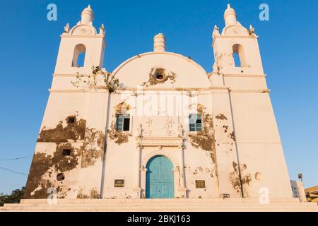 Indien, Daman und Diu Territory, Bezirk von Diu, sonnige Fassade der Thomas Kirche, errichtet 1598 und umgewandelt in ein Museum Stockfoto
