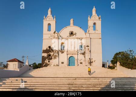Indien, Daman und Diu Territory, Bezirk von Diu, sonnige Fassade der Thomas Kirche, errichtet 1598 und umgewandelt in ein Museum Stockfoto