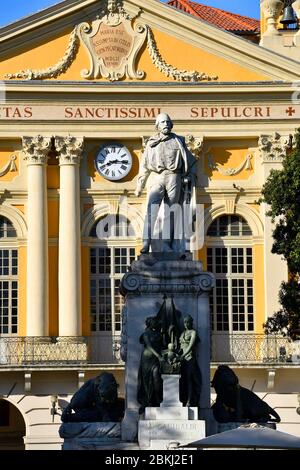 Frankreich, Alpes Maritimes, Nizza, Altstadt, Place Garibaldi, die Statue von Giuseppe Garibaldi, eingeweiht 1891, Arbeit von Bildhauern und Gustave Antoine Etex Deloye vor der Kapelle des Heiligen Grabes Stockfoto