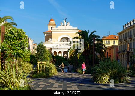 Frankreich, Alpes Maritimes, Nizza, Altstadt, die Promenade du Paillon und der Traversee de la Bourgada mit der Kirche Saint Jean-Baptiste - Le Voeu Stockfoto