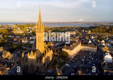 Frankreich, Finistere, Saint Pol de Léon, Notre-Dame-du-Kreisker Kapelle mit einem gotischen Glockenturm mit dem höchsten Turm der Bretagne mit 78 m (Luftaufnahme) Stockfoto