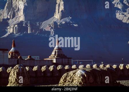 China, Westtibet, Ngari Provinz, Ali Shiquane, Königreiche von Guge, Zhanzhung Kultur, Komplex von Thöling, einer der beiden Hauptstädte des Königreichs Guge, heute am Rande der Stadt Zanda Stockfoto