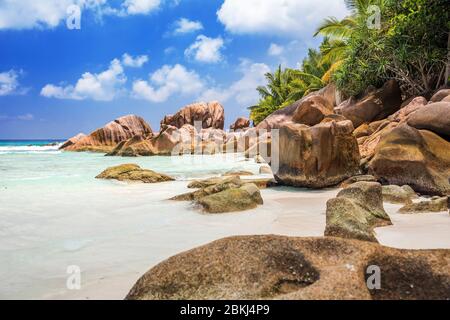 Seychellen, La Digue, Coco Cove, weißer Sandstrand und Granitfelsen Stockfoto