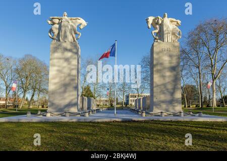 Frankreich, Meurthe et Moselle, Luneville, Denkmal des Ersten Weltkriegs nach Plänen der Architekten Andre Guitton und G. Grange, nach Plänen von Claude Grange erbaut von Henri Masson im Schlosspark, der von dem Architekten Germain Boffrand für den Herzog Leopold der erste zwischen 1703 und 1720 erbaut wurde Stockfoto