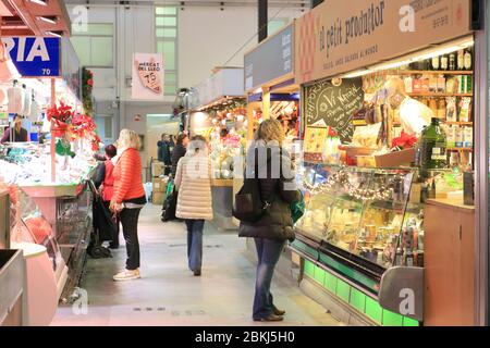 Spanien, Katalonien, Girona, Stadtmarkt (Mercat del Lleó) Stockfoto