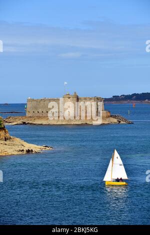 Frankreich, Finistere, Morlaix Bucht, Plouezoc'h, Chateau du Taureau (das Stierschloss) erbaut von Vauban im 17. Jahrhundert Stockfoto