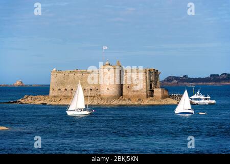 Frankreich, Finistere, Morlaix Bucht, Plouezoc'h, Chateau du Taureau (das Stierschloss) erbaut von Vauban im 17. Jahrhundert Stockfoto