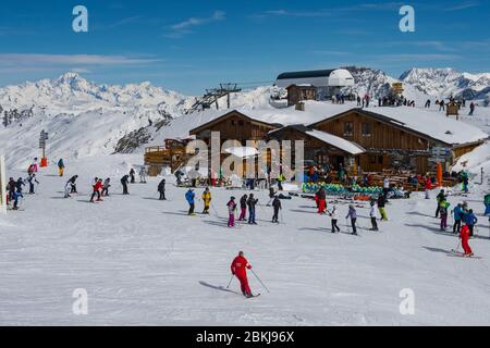 Frankreich, Savoie, Vanoise Massiv, drei Täler Skigebiet, Saint Martin de Belleville, Les Menuires, Bergrestaurant am Mont de la Chambre und Mont Blanc Stockfoto